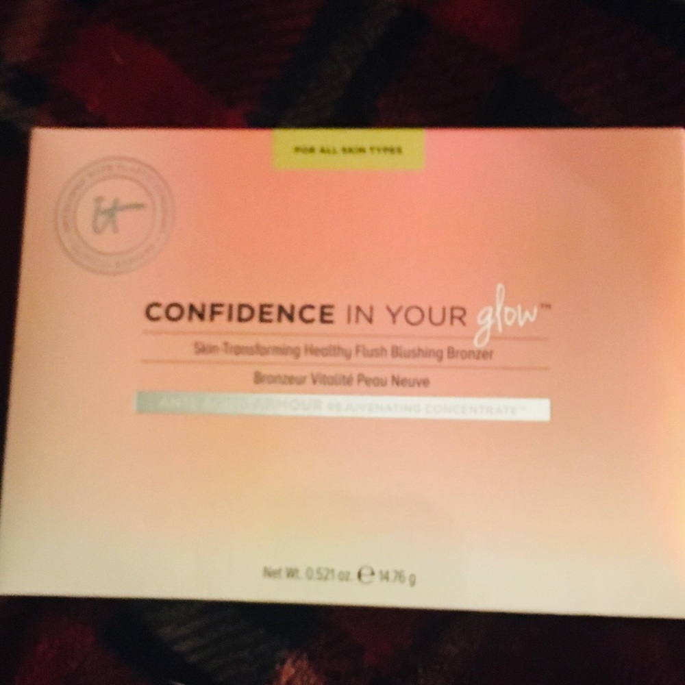 IT Cosmetics Confidence in Your Glow NIB